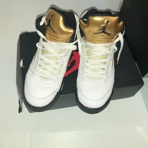 Jordan 5 retro gold coin size 10 used  cond. 8/10